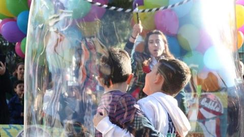 «The Mr and Mrs Bubble Show»: μια μαγική εμπειρία γεμάτη σαπουνόφουσκες έρχεται στο ΡΕΚΤΙΦΙΕ